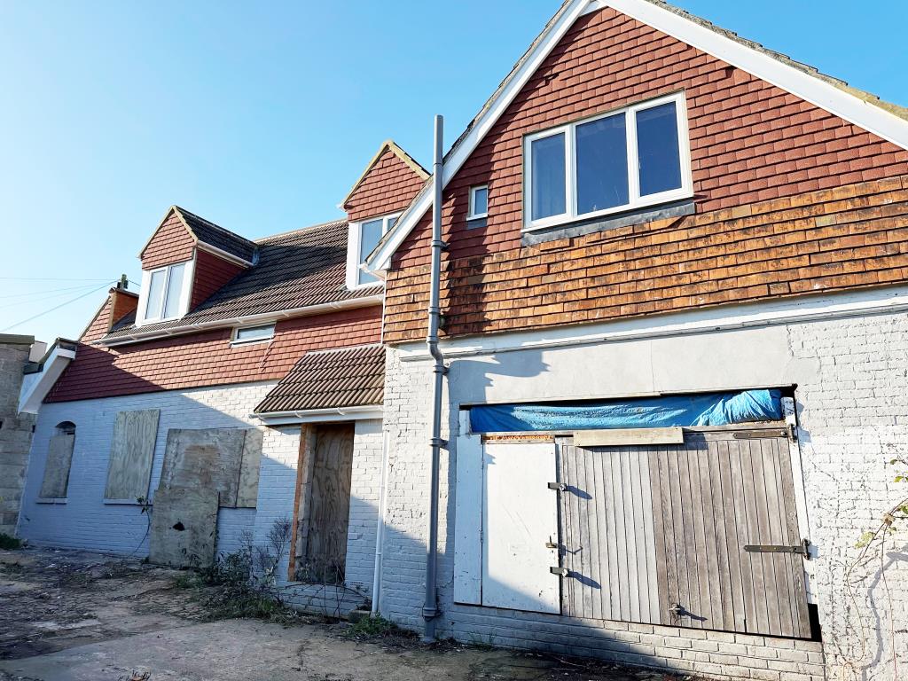 Lot: 125 - DEVELOPMENT FOR DETACHED PROPERTY COMPRISING GROUND FLOOR FLAT AND FIRST FLOOR OFFICE - Building under development